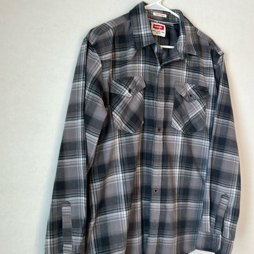 Wrangler Western Cowboy Gray/Black Plaid L/S Button Up Shirt. Size Large